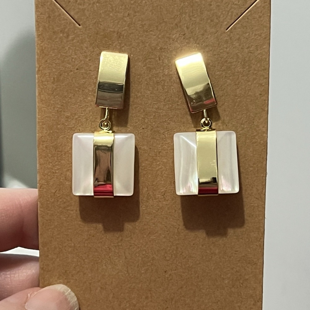 NWOT Dangle Earrings Gold Tone‎ Square Pearl Colored White